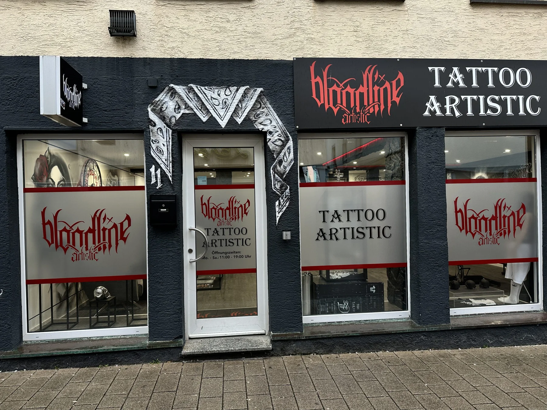 Bloodline: Fassadengestaltung